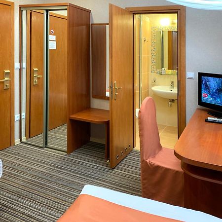 Economy Room In Hotel Eney Lviv Extérieur photo