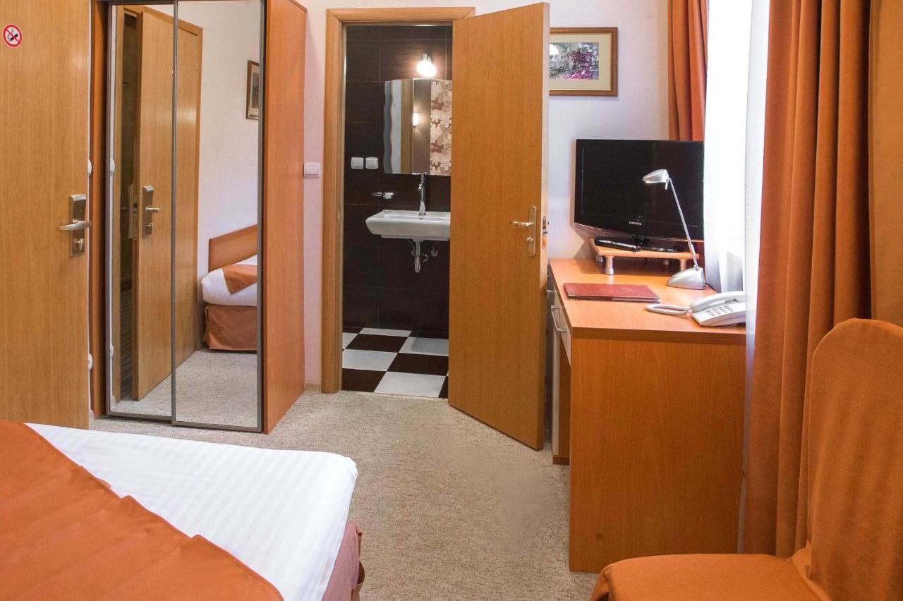 Economy Room In Hotel Eney Lviv Extérieur photo