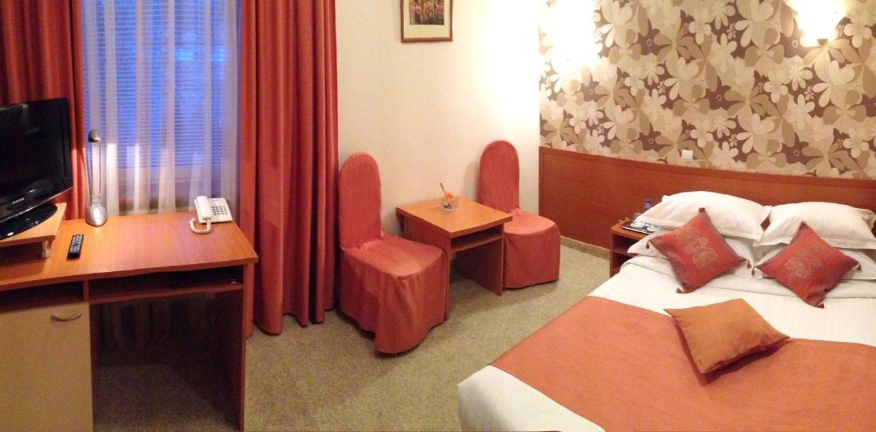 Economy Room In Hotel Eney Lviv Extérieur photo