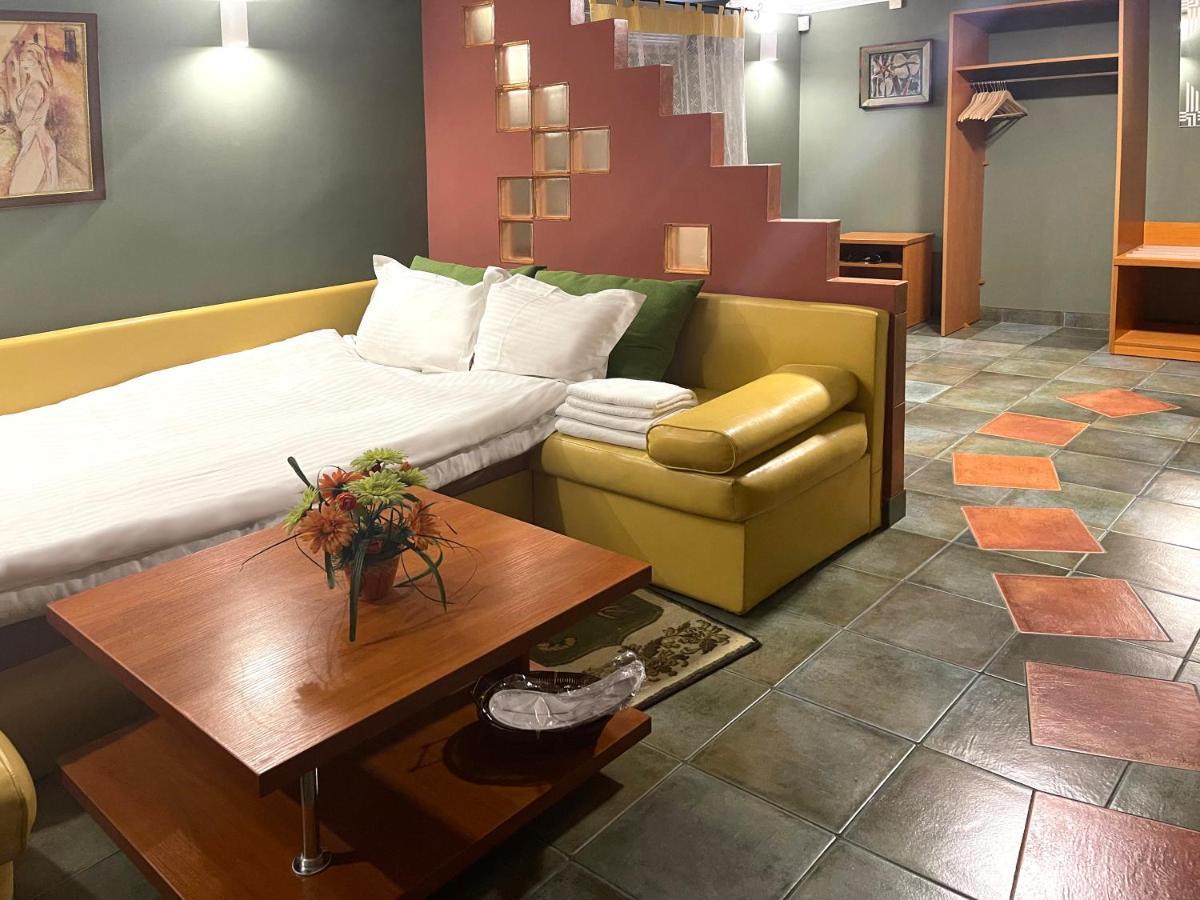 Economy Room In Hotel Eney Lviv Extérieur photo