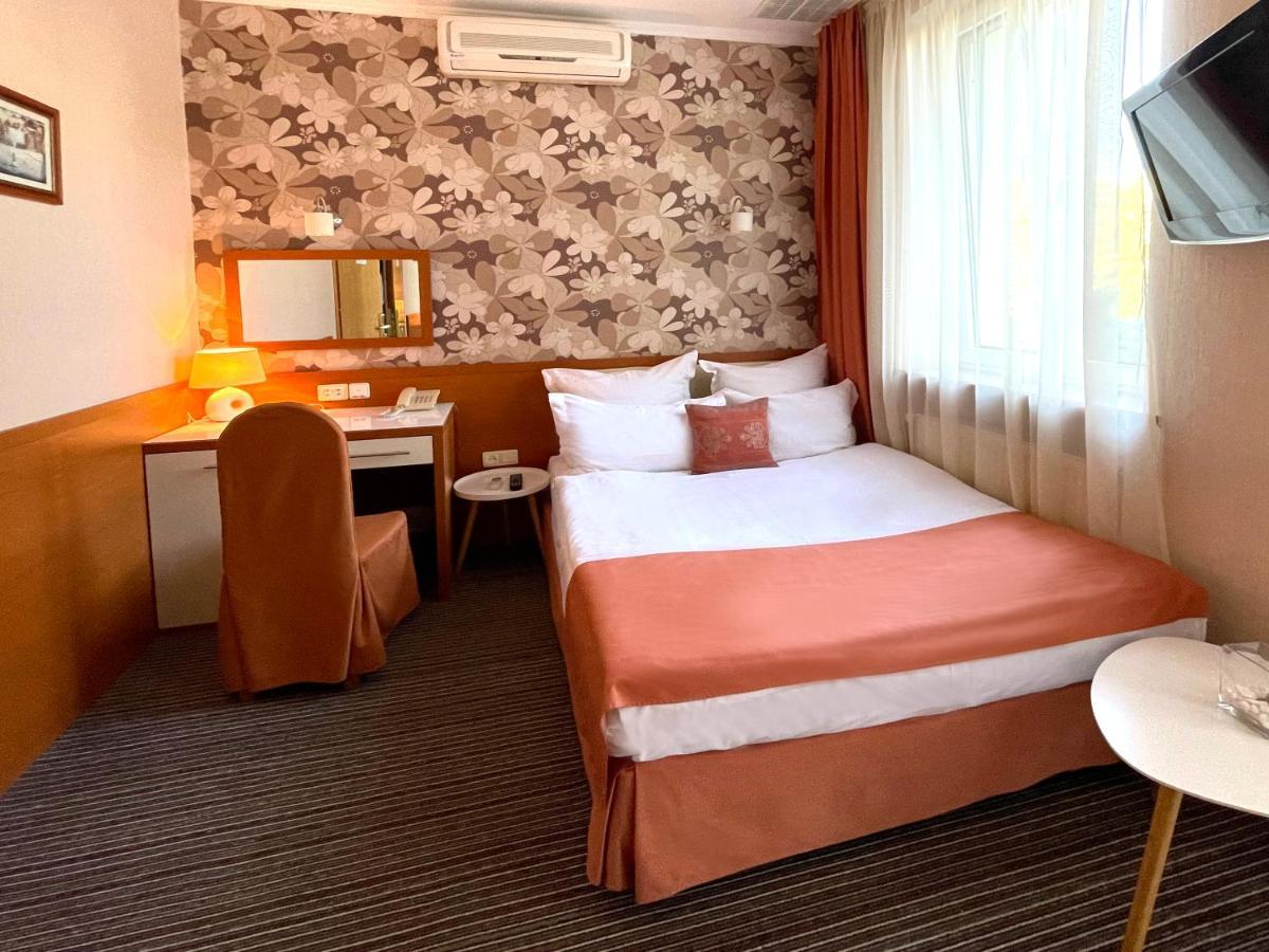 Economy Room In Hotel Eney Lviv Extérieur photo