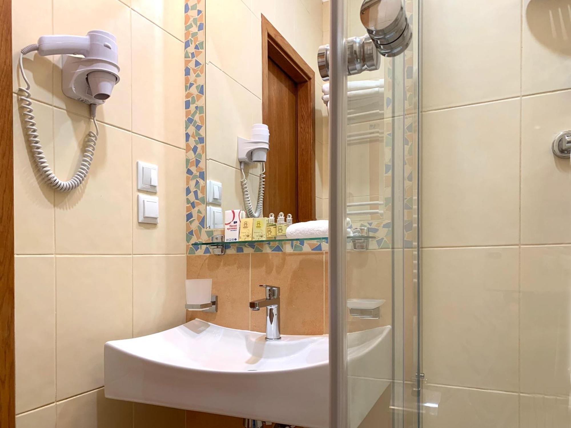 Economy Room In Hotel Eney Lviv Chambre photo