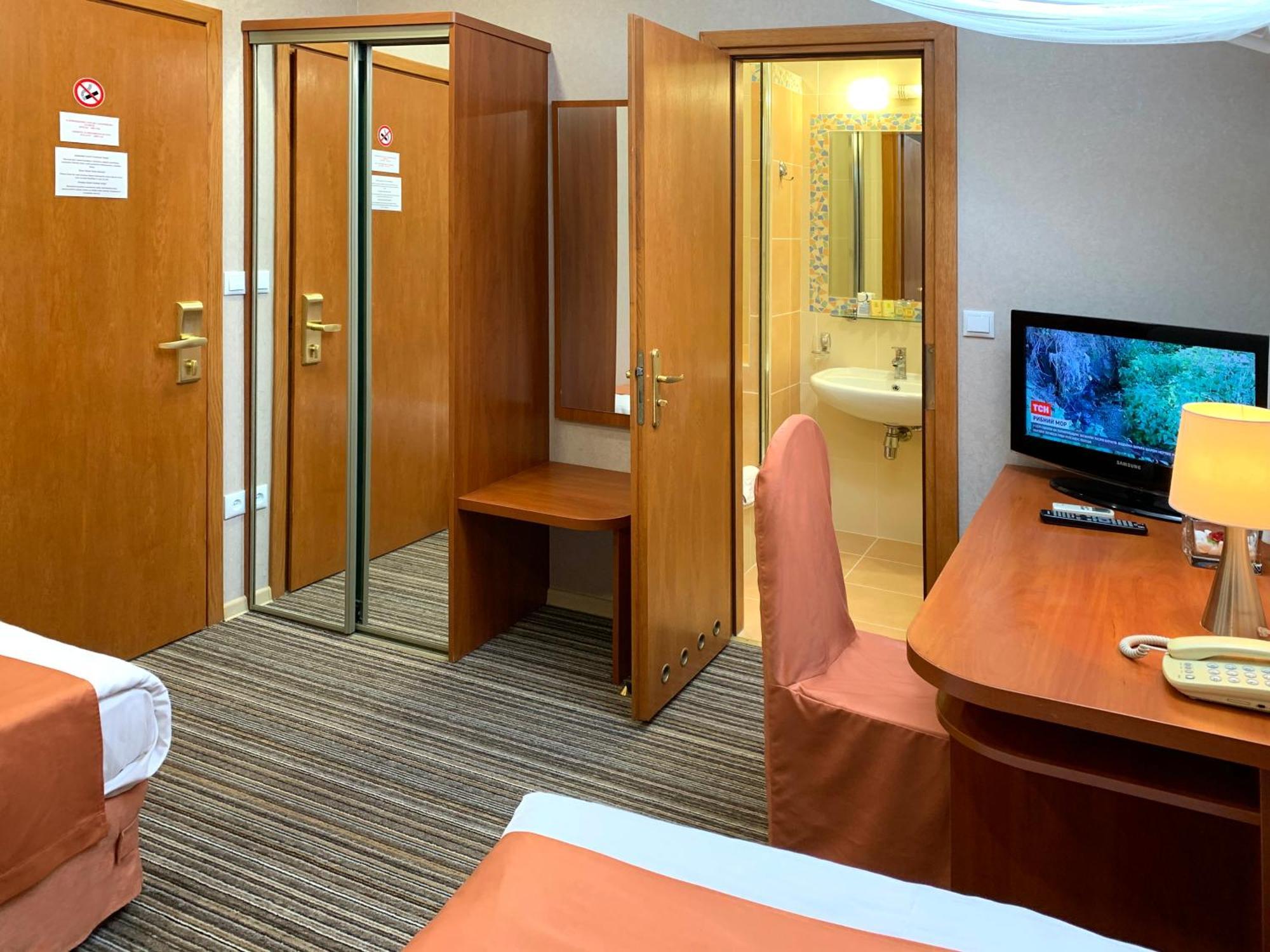 Economy Room In Hotel Eney Lviv Extérieur photo