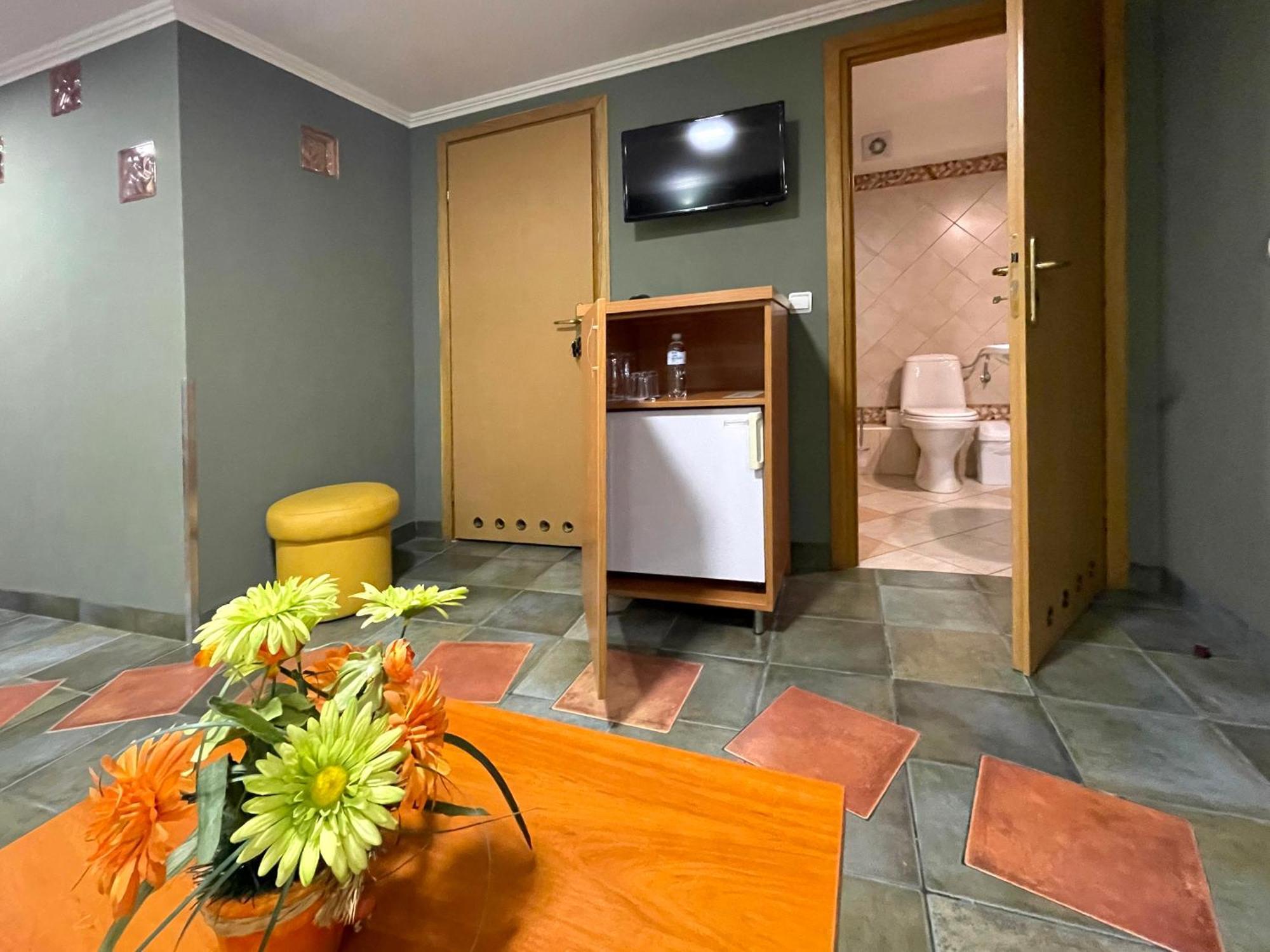 Economy Room In Hotel Eney Lviv Chambre photo