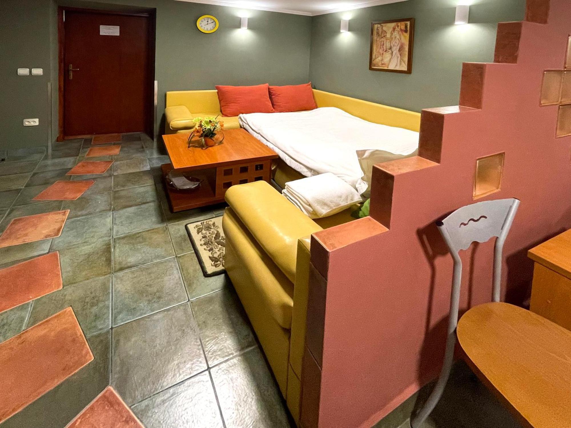 Economy Room In Hotel Eney Lviv Chambre photo