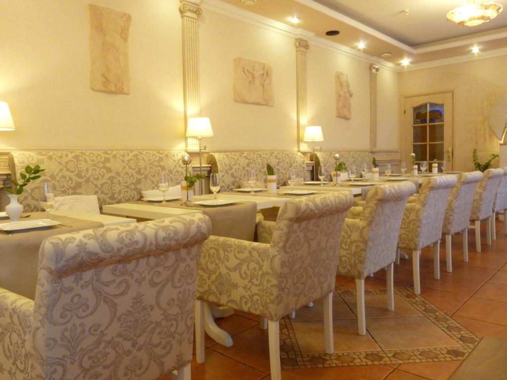 Economy Room In Hotel Eney Lviv Extérieur photo